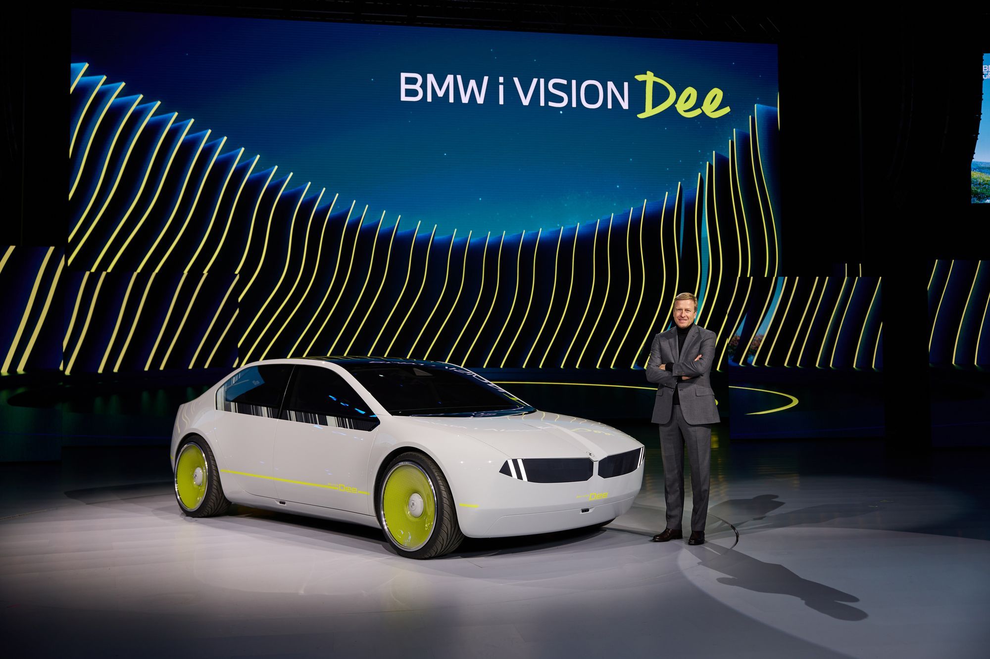 BMW i 数字情感交互概念车（Dee）亮相 配备平视显示系统